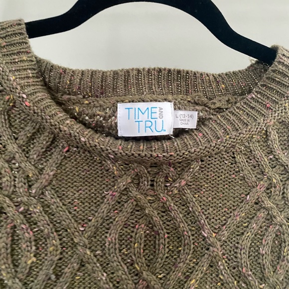 Green sweater - Picture 1 of 2